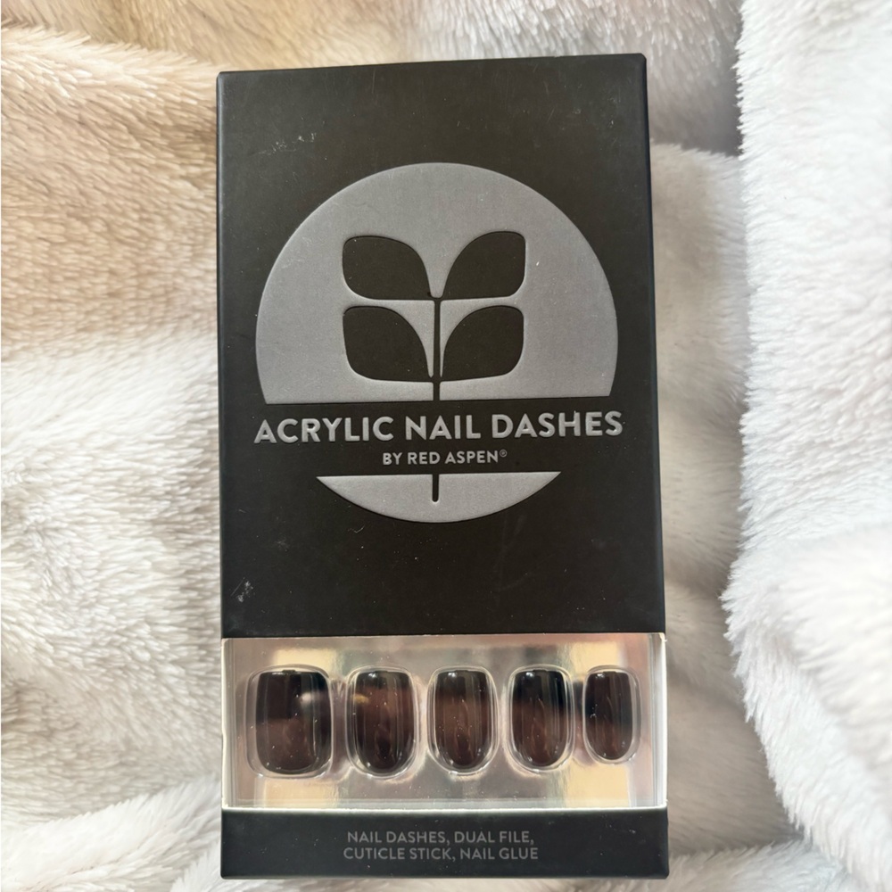 Red Aspen Acrylic Nail Dashes - gentle gilena